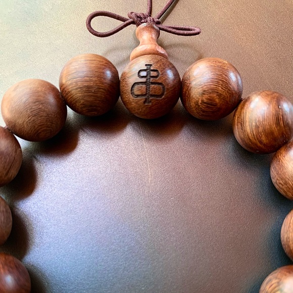 Men's Buddhist Sandalwood Bracelet. Authentic, New in box. - Picture 5 of 6